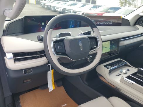 New 2025 Lincoln Navigator Reserve image 14