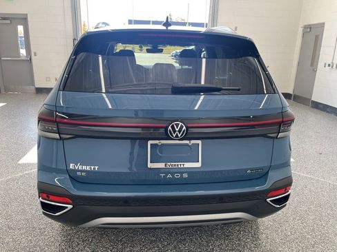New 2026 Volkswagen Taos SE image 4