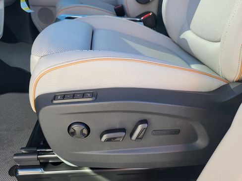 New 2025 Volkswagen ID. Buzz 1st Edition image 16