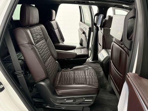 Used 2022 Cadillac Escalade Premium Luxury Platinum image 17