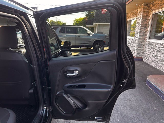 Used 2023 Jeep Renegade Latitude AWD/4WD image 16