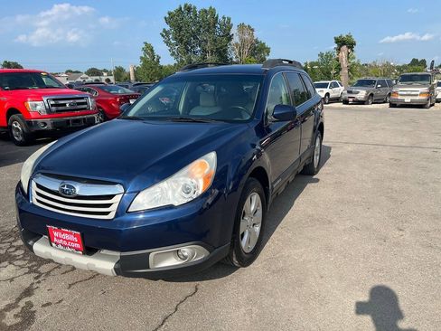 Used 2010 Subaru Outback 2.5i Limited AWD/4WD image 2