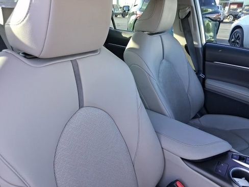 Used 2022 Toyota Camry XLE w/ Cold Weather Package FWD image 13