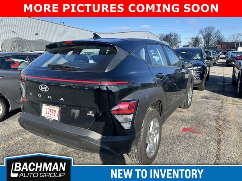 Certified 2025 Hyundai Kona SE image 3