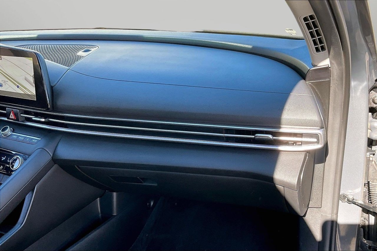 Used 2025 Hyundai Elantra SEL FWD image 21