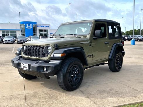 Used 2025 Jeep Wrangler Sport AWD/4WD image 3