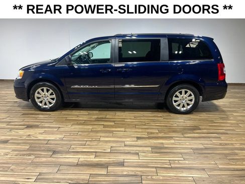 Used 2014 Chrysler Town & Country Touring FWD image 9