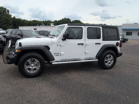 Used 2018 Jeep Wrangler Unlimited Sport S AWD/4WD image 3