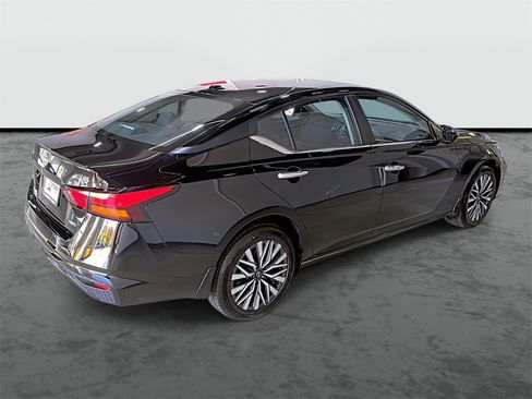 Certified 2024 Nissan Altima 2.5 SV image 4