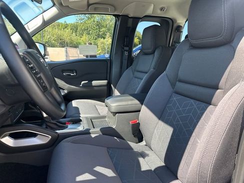 Used 2025 Nissan Frontier SV image 34
