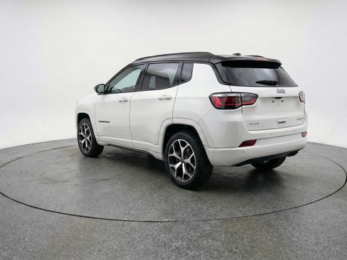 Used 2025 Jeep Compass Limited image 6