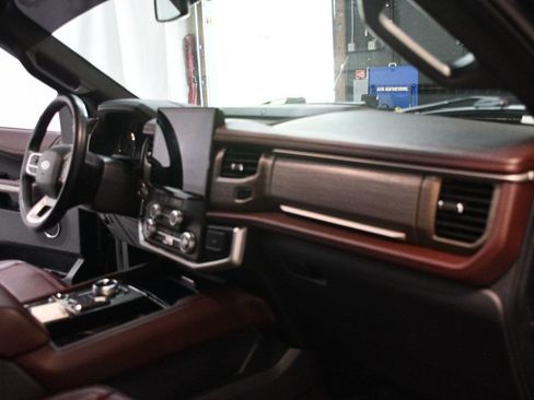 Used 2024 Ford Expedition Limited AWD/4WD image 28