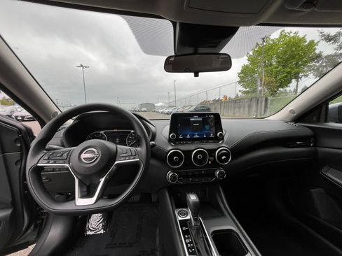 Used 2025 Nissan Sentra SV FWD image 33
