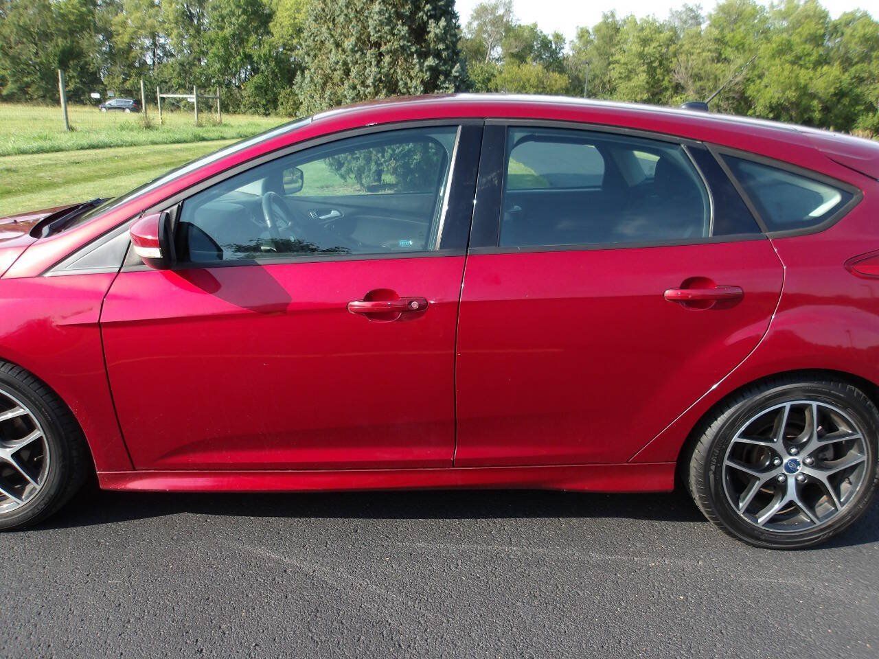 Used 2015 Ford Focus SE w/ SE Sport Package FWD image 34