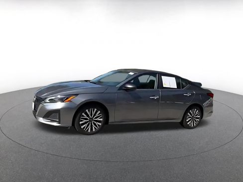 Used 2025 Nissan Altima 2.5 SV FWD image 7