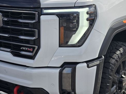 Used 2024 GMC Sierra 2500 AT4 w/ AT4 Premium Plus Package AWD/4WD image 10
