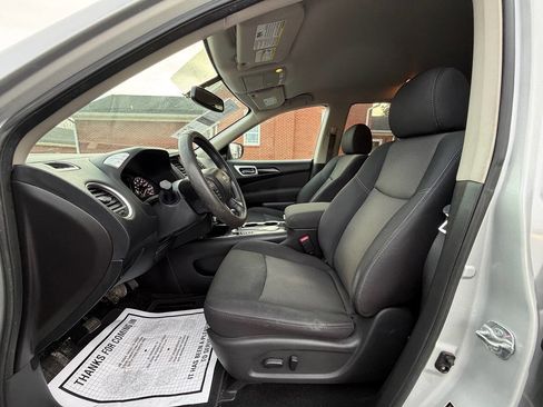 Used 2017 Nissan Pathfinder SV w/ SV Tech Package image 12