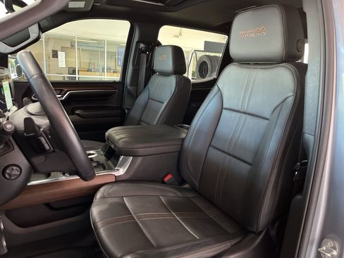 Used 2024 Chevrolet Silverado 1500 High Country w/ Technology Package AWD/4WD image 11