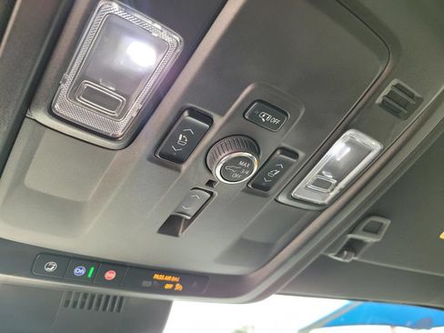 Used 2025 GMC Yukon Denali AWD/4WD image 25