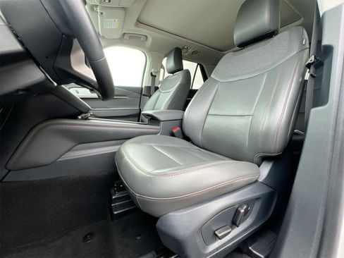 Used 2025 Ford Explorer Active w/ Active Comfort Package image 16