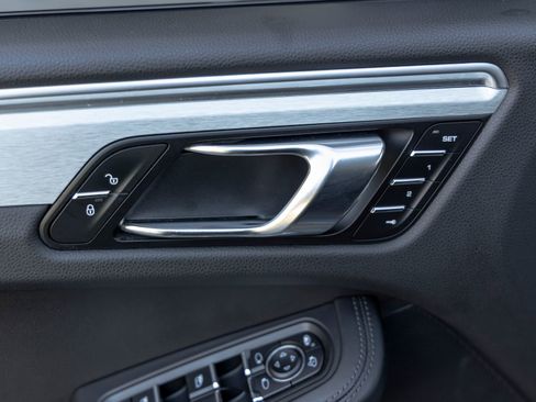 Certified 2018 Porsche Macan GTS AWD/4WD image 22