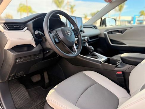 Used 2023 Toyota RAV4 XLE Premium image 10