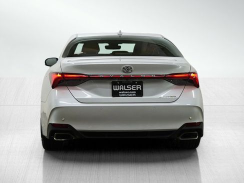 Used 2019 Toyota Avalon Limited image 4