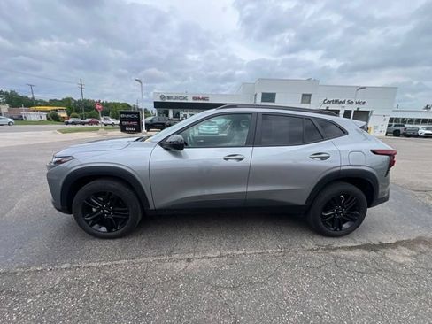 Used 2024 Chevrolet Trax ACTIV w/ Driver Confidence Package FWD image 9