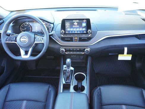 Used 2025 Nissan Altima 2.5 SR image 11