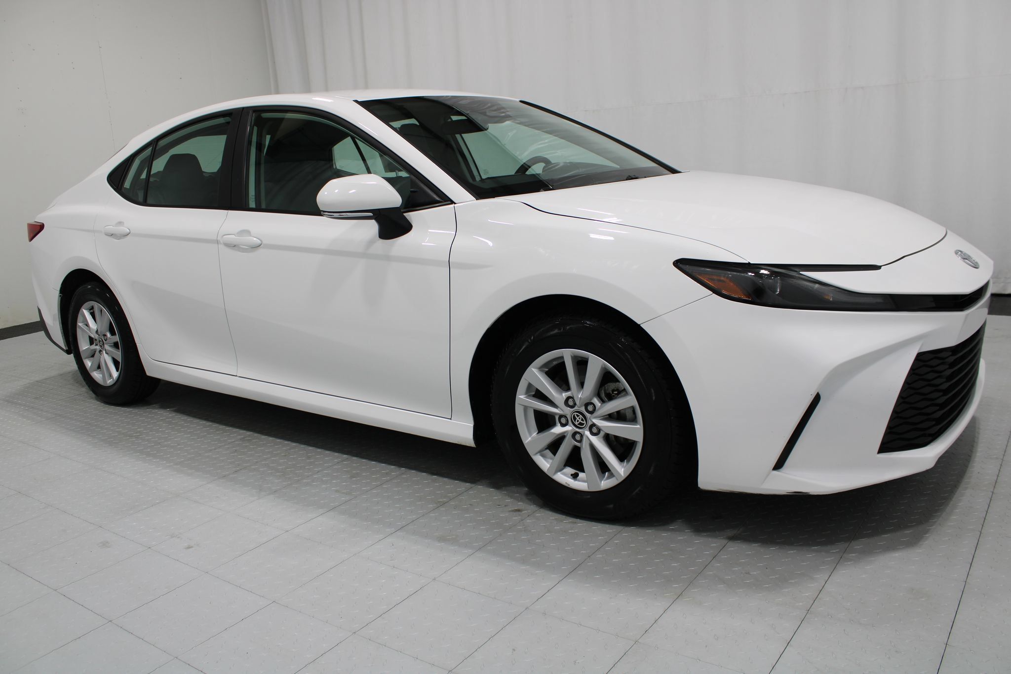 Used 2025 Toyota Camry LE FWD image 4