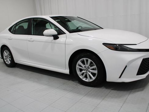 Used 2025 Toyota Camry LE FWD image 4