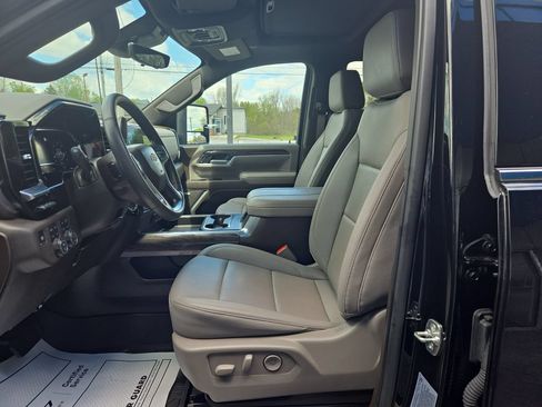Certified 2025 Chevrolet Silverado 2500 LTZ w/ LTZ Premium Package AWD/4WD image 5