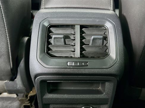 Used 2021 Volkswagen Tiguan SE w/ Panoramic Sunroof Package image 27