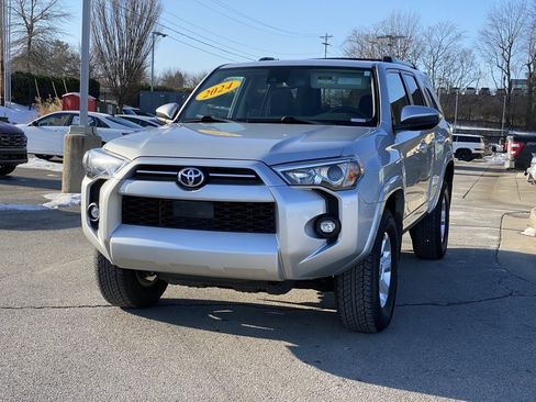 Used 2024 Toyota 4Runner SR5 image 3