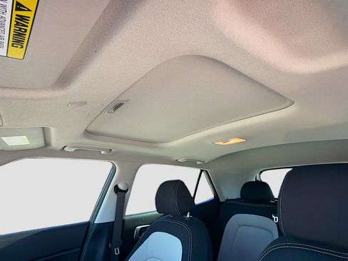 Used 2024 Hyundai Venue SEL image 24