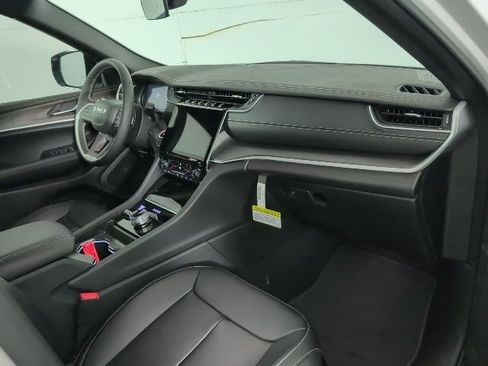 New 2025 Jeep Grand Cherokee Limited AWD/4WD image 12
