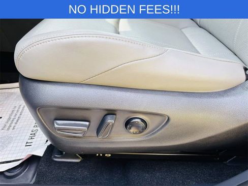 Used 2024 Toyota Venza Limited image 33