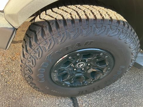 Used 2023 Ford Bronco Wildtrak image 12