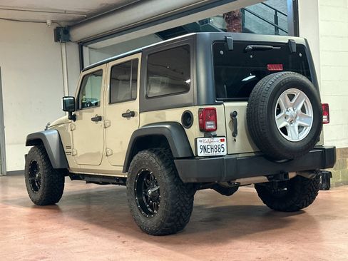 Used 2018 Jeep Wrangler Unlimited Sport S image 3