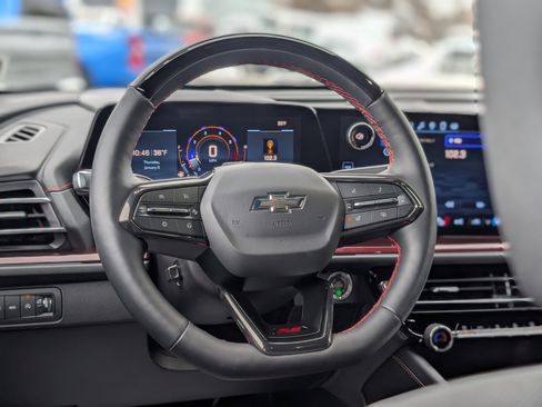 Used 2025 Chevrolet Traverse RS image 16