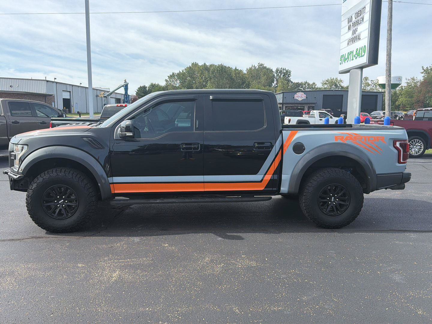 Used 2018 Ford F150 Raptor w/ Equipment Group 802A Luxury AWD/4WD image 2
