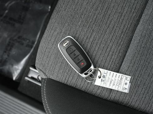 Used 2023 Nissan Rogue SV image 42