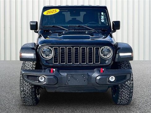 Used 2025 Jeep Wrangler Unlimited Rubicon image 3