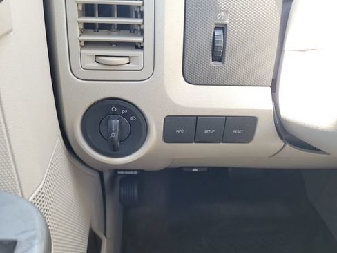 Used 2011 Ford Escape XLS w/ 101A Rapid Spec Order Code AWD/4WD image 22