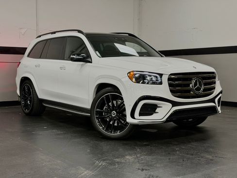 Used 2025 Mercedes-Benz GLS 450 4MATIC image 2