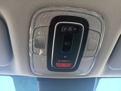 Used 2023 Hyundai Elantra Limited w/ Preferred Accessory Package FWD image 23