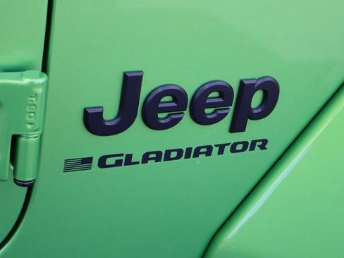 Used 2025 Jeep Gladiator Sport image 11