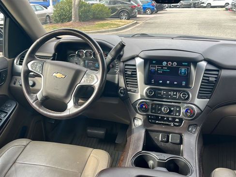 Used 2015 Chevrolet Suburban LT w/ Luxury Package image 6