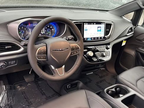New 2026 Chrysler Pacifica Select image 17