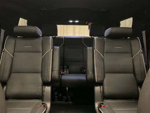 Used 2022 Cadillac Escalade Premium Luxury AWD/4WD image 31